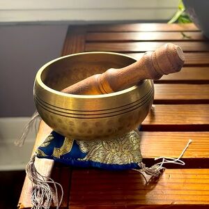 Small singing bowl